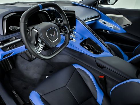 Used 2023 Chevrolet Corvette Stingray Premium Conv w/ Z51 Performance Package RWD image 25
