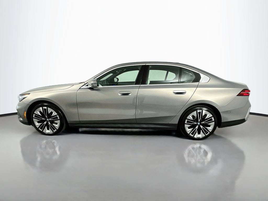 Used 2026 BMW 530i w/ Premium Package RWD image 8
