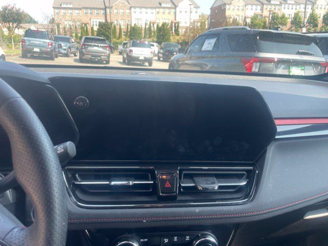 Used 2025 Chevrolet TrailBlazer RS w/ Convenience Package FWD image 11