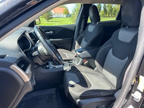 Used 2014 Jeep Cherokee Latitude w/ Comfort/Convenience Group AWD/4WD image 14