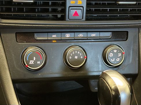 Used 2021 Volkswagen Jetta image 10