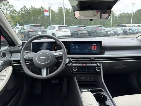 Used 2025 Hyundai Sonata SEL FWD image 22