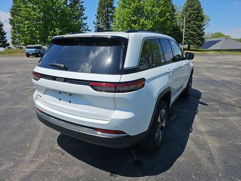 Used 2022 Jeep Grand Cherokee Limited 4xe w/ Luxury Tech Group II AWD/4WD image 6