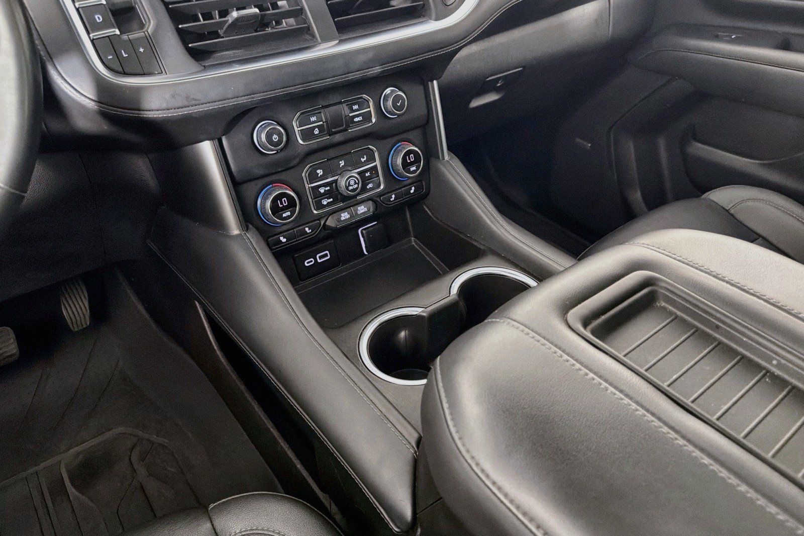 Used 2023 Chevrolet Tahoe Z71 w/ Z71 Off-Road Package AWD/4WD image 5