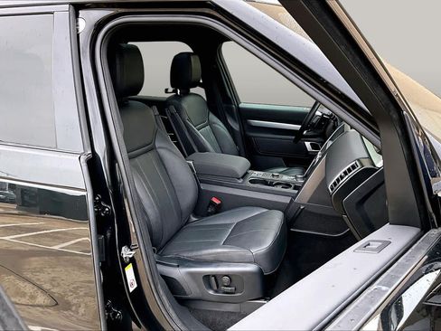 Used 2020 Land Rover Discovery Landmark AWD/4WD image 8