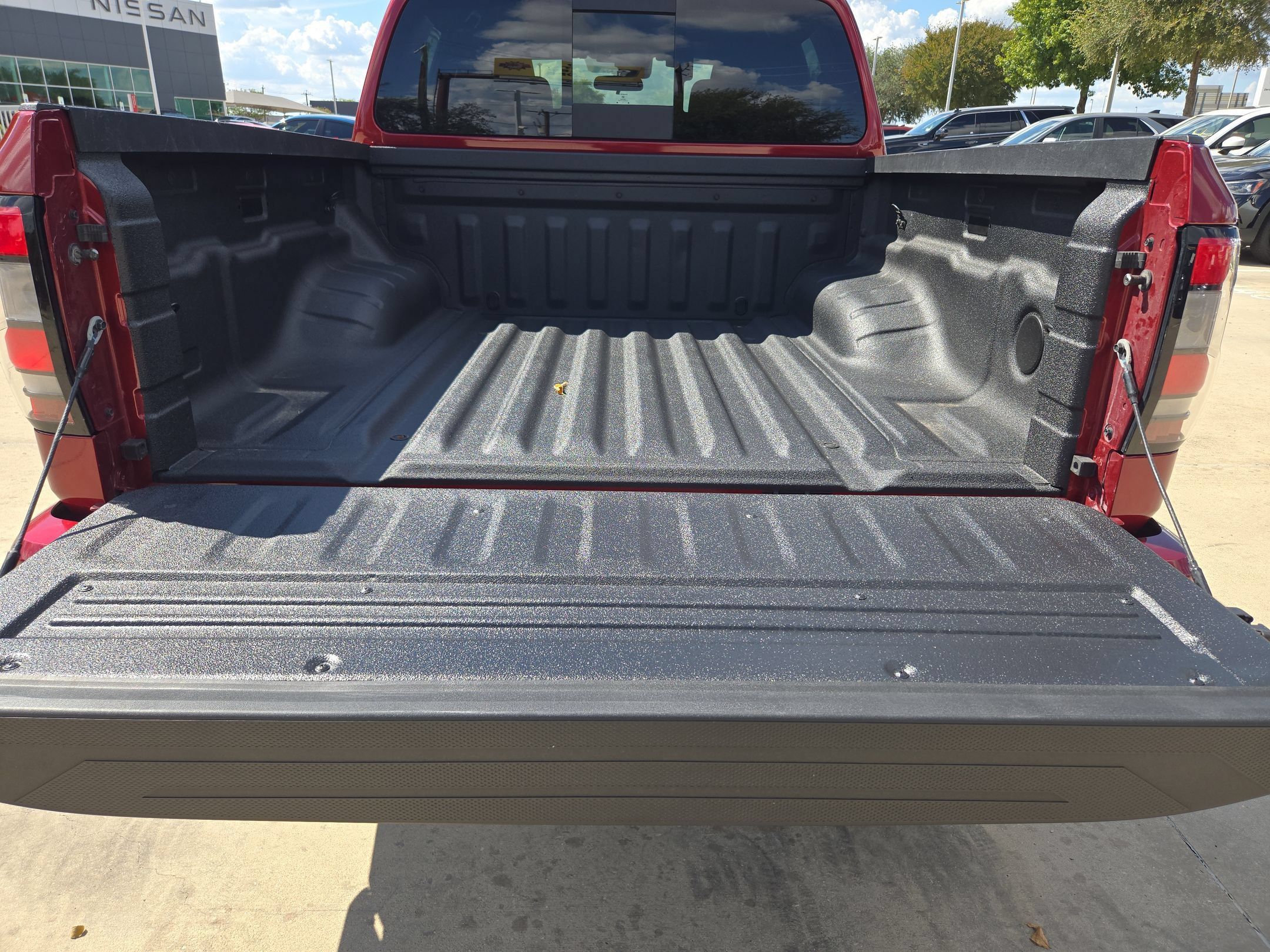 Used 2025 Nissan Frontier PRO-4X w/ Tow Package AWD/4WD image 24