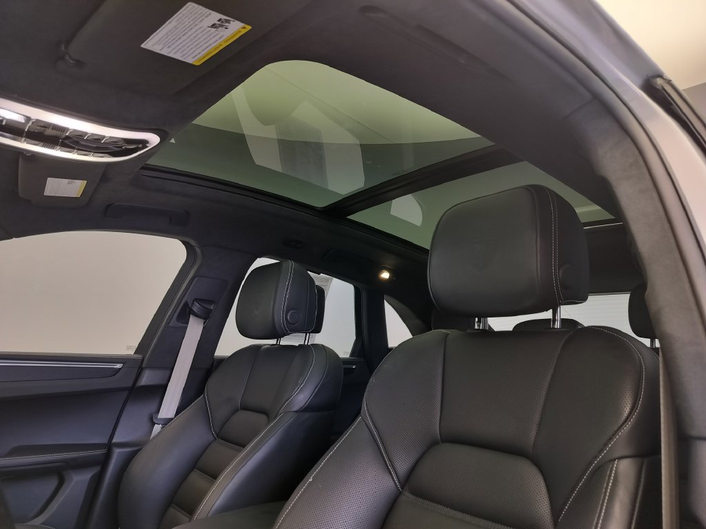 Certified 2023 Porsche Macan GTS AWD/4WD image 7