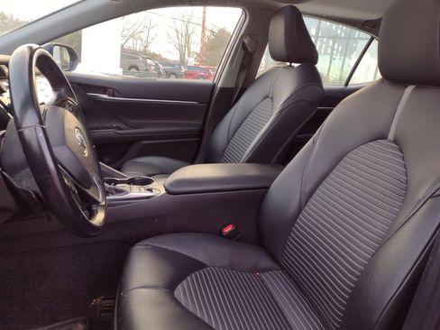 Used 2019 Toyota Camry SE image 10