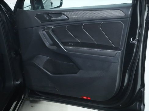 Used 2024 Volkswagen Tiguan SE image 35