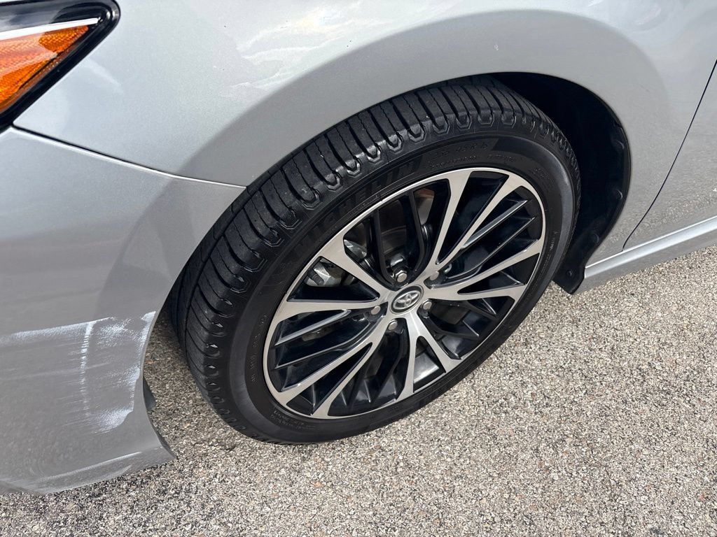 Used 2020 Toyota Camry SE FWD image 9