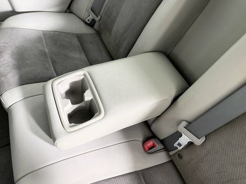 Used 2012 Toyota Camry XLE w/ Leather Pkg FWD image 39