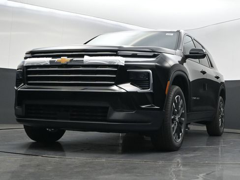 New 2026 Chevrolet Traverse LT w/ Sun and Wheel Package FWD image 41