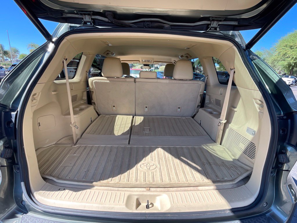 Used 2017 Toyota Highlander Plus FWD image 14