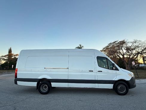 Used 2023 Mercedes-Benz Sprinter 4500 image 6