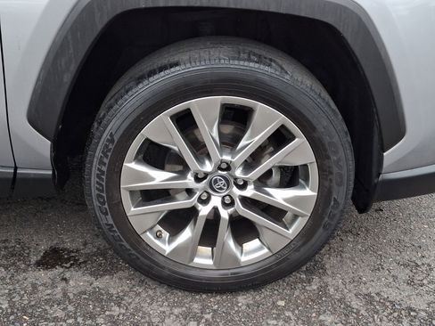 Used 2019 Toyota RAV4 XLE Premium w/ Cold Weather Package AWD/4WD image 8