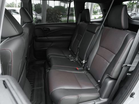 Used 2025 Honda Passport Black Edition image 19