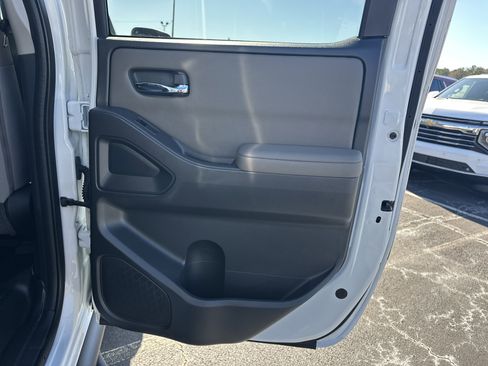 Used 2022 Nissan Frontier SV w/ Technology Package image 17