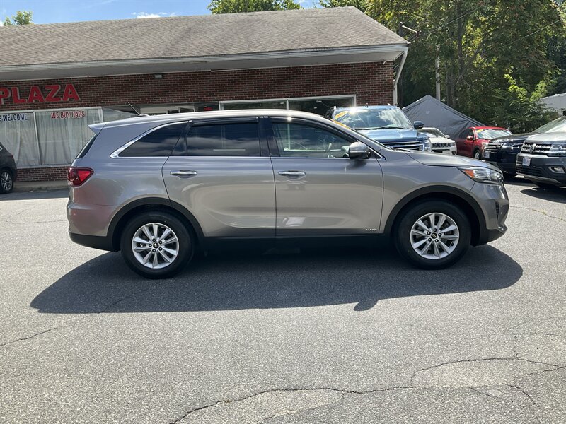 Used 2019 Kia Sorento AWD image 4