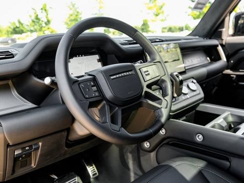 Used 2025 Land Rover Defender 130 V8 AWD/4WD image 2