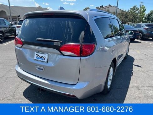 Used 2018 Chrysler Pacifica Touring-L FWD image 6