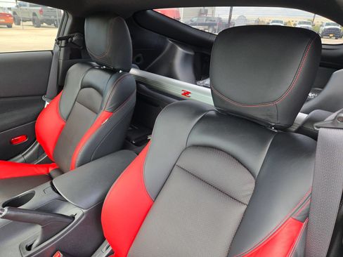Used 2025 Nissan Z Sport w/ Floor Mat Package RWD image 9