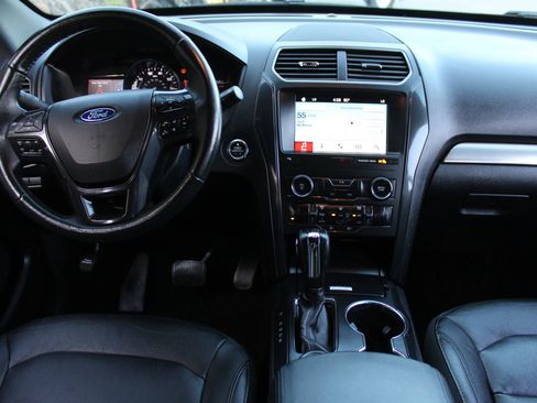 Used 2018 Ford Explorer XLT w/ Equipment Group 202A image 20