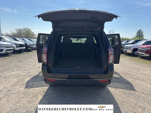 Used 2021 Chevrolet Suburban RST AWD/4WD image 32