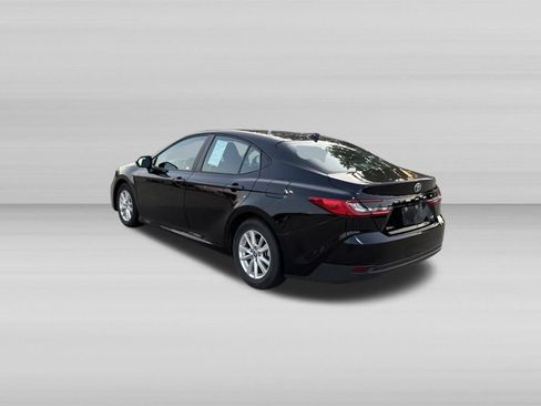 Used 2025 Toyota Camry LE FWD image 9