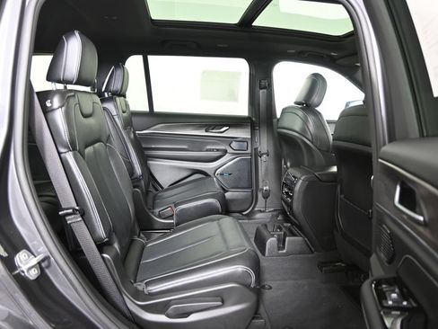 Used 2023 Jeep Grand Cherokee L Overland AWD/4WD image 15