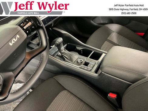 New 2026 Kia Sorento LX FWD image 12