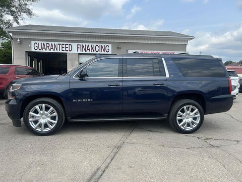 Used 2017 Chevrolet Suburban LT AWD/4WD image 4