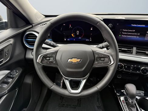 Used 2025 Chevrolet Trax LT w/ Driver Confidence Package image 12
