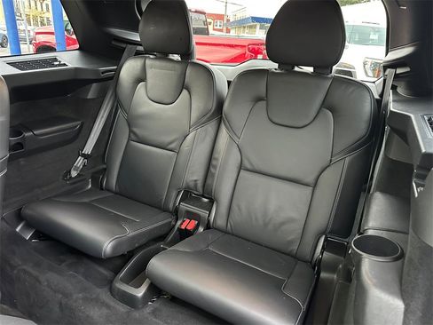 Used 2022 Volvo XC90 T8 R-Design w/ Advanced Package image 18
