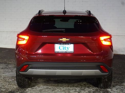 Certified 2025 Chevrolet Trax LT w/ LT Convenience Package image 6