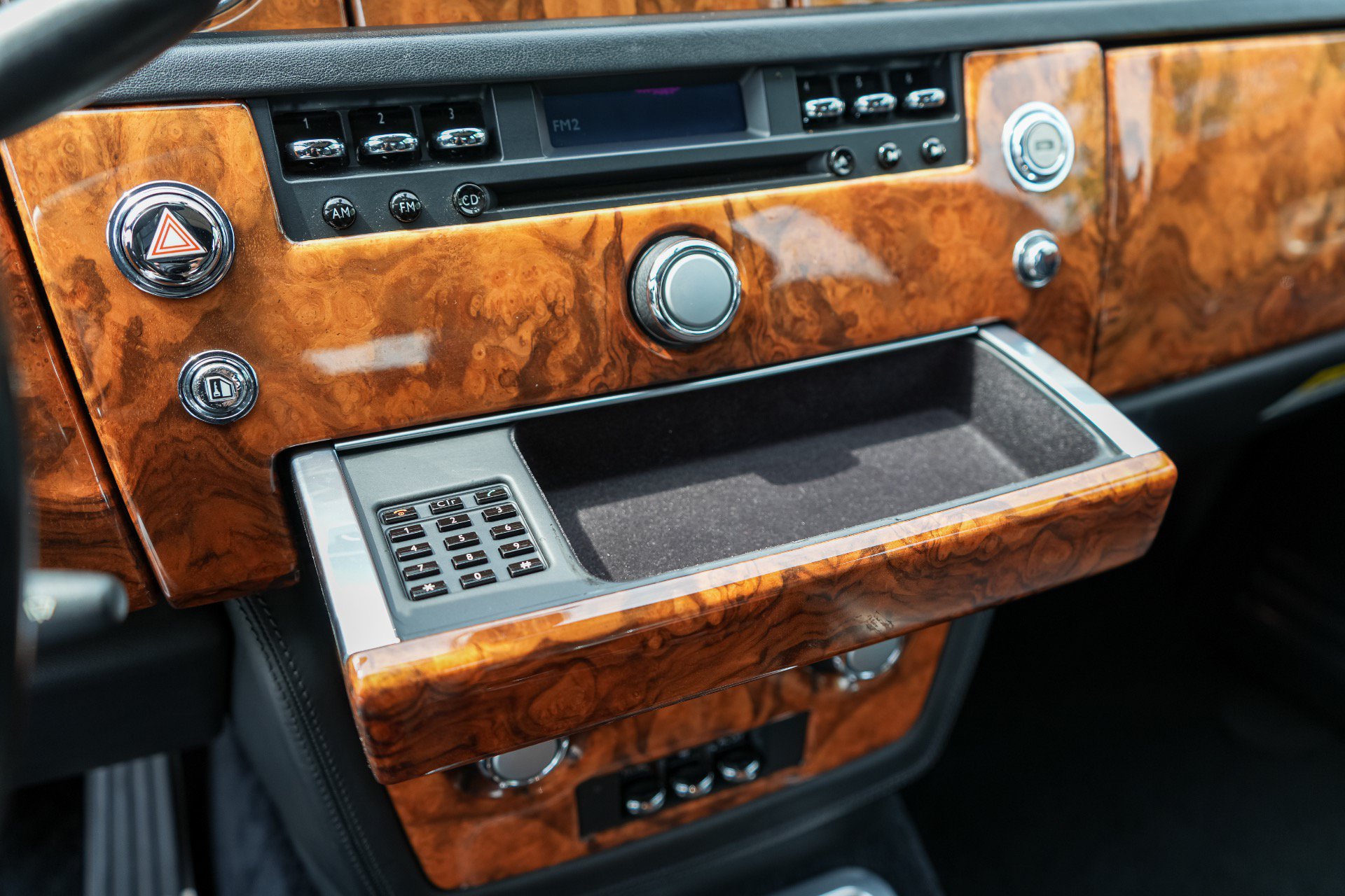 Used 2005 Rolls-Royce Phantom Sedan RWD image 22