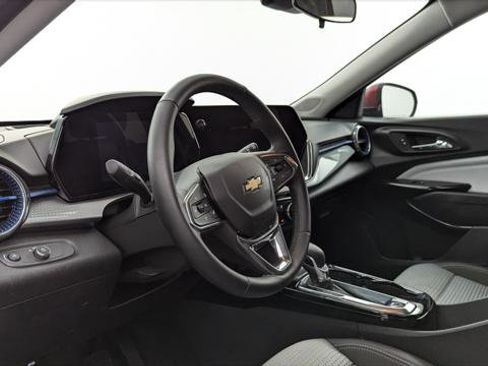 Used 2025 Chevrolet Trax LT w/ LT Convenience Package image 23