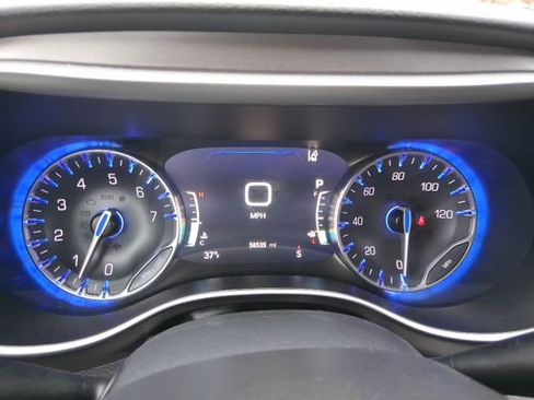 Used 2024 Chrysler Pacifica Touring-L image 24