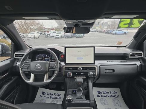 Used 2025 Toyota Tacoma TRD Off-Road image 14