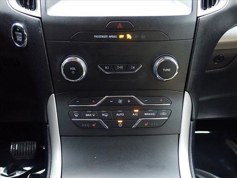 Used 2019 Ford Edge SEL w/ Equipment Group 201A FWD image 19
