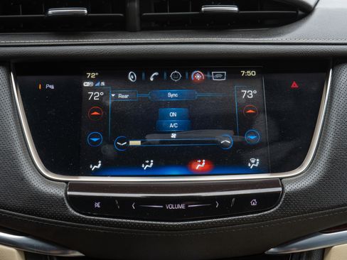 Used 2018 Cadillac XT5 Premium Luxury FWD image 21