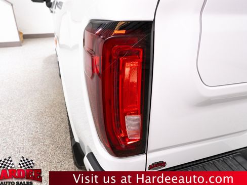 Used 2023 GMC Sierra 2500 Denali w/ Denali Ultimate Package AWD/4WD image 9
