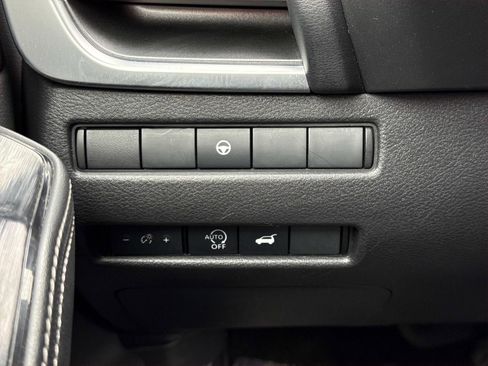 Used 2024 Nissan Rogue SV image 18