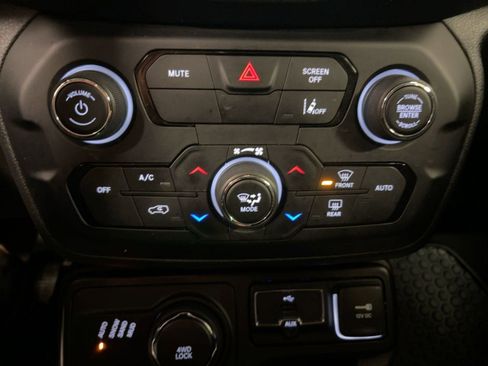 Used 2023 Jeep Renegade Latitude image 19