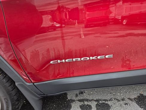 Used 2017 Jeep Cherokee Limited AWD/4WD image 24