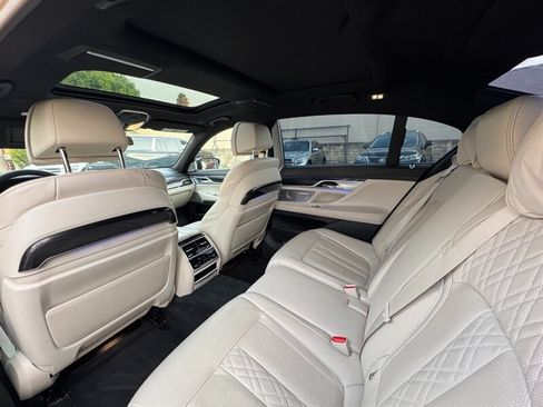 Used 2020 BMW 750i xDrive w/ Executive Package AWD/4WD image 31