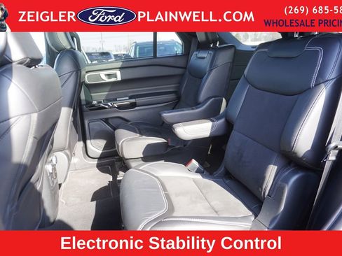 Used 2022 Ford Explorer ST w/ ST Street Pack image 12