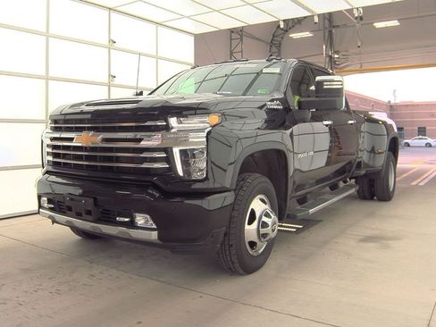 Used 2023 Chevrolet Silverado 3500 High Country image 3