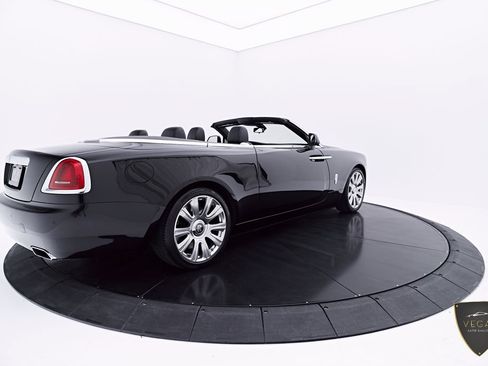 Used 2019 Rolls-Royce Dawn RWD image 24