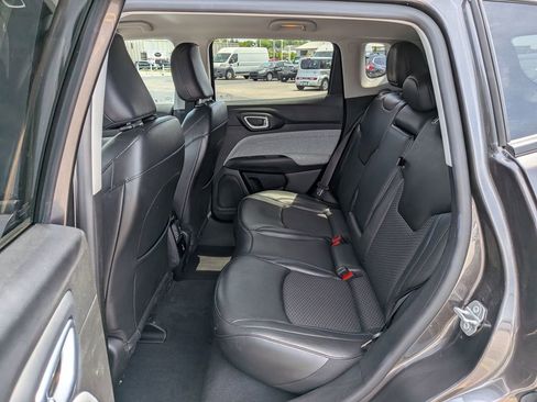 Used 2022 Jeep Compass Latitude w/ Convenience Group AWD/4WD image 16