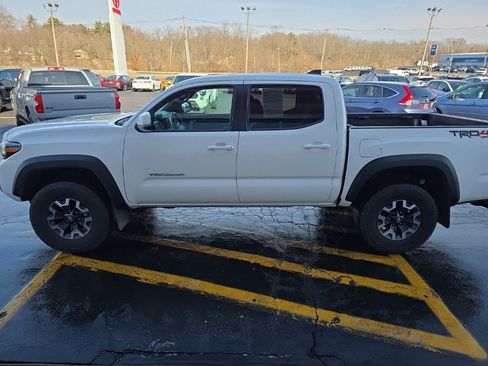Used 2022 Toyota Tacoma TRD Off-Road image 9